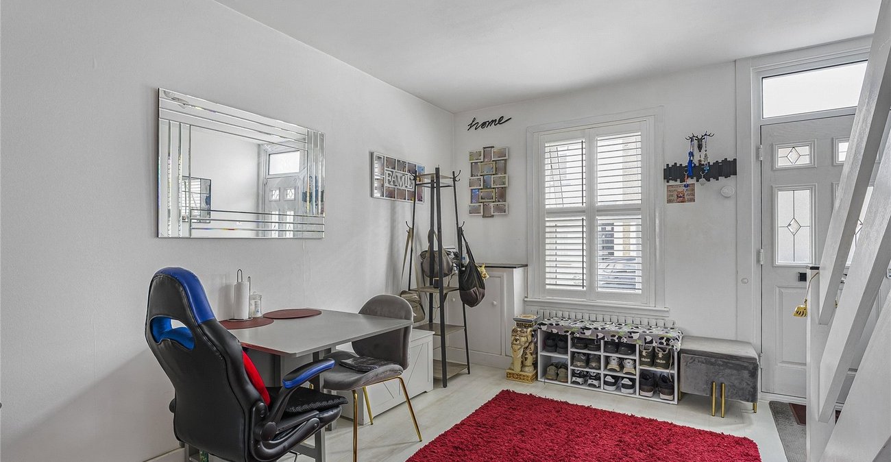 2 bedroom house for sale in Greenhithe | Robinson Jackson