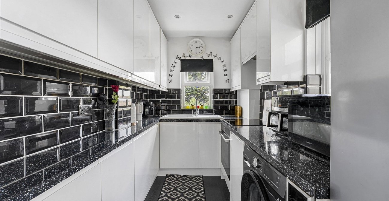 2 bedroom house for sale in Greenhithe | Robinson Jackson