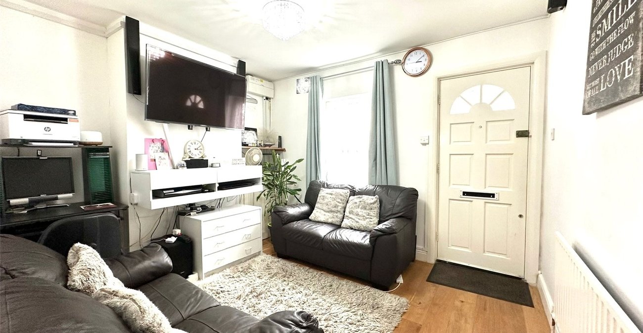 2 bedroom house for sale in Swanscombe | Robinson Jackson