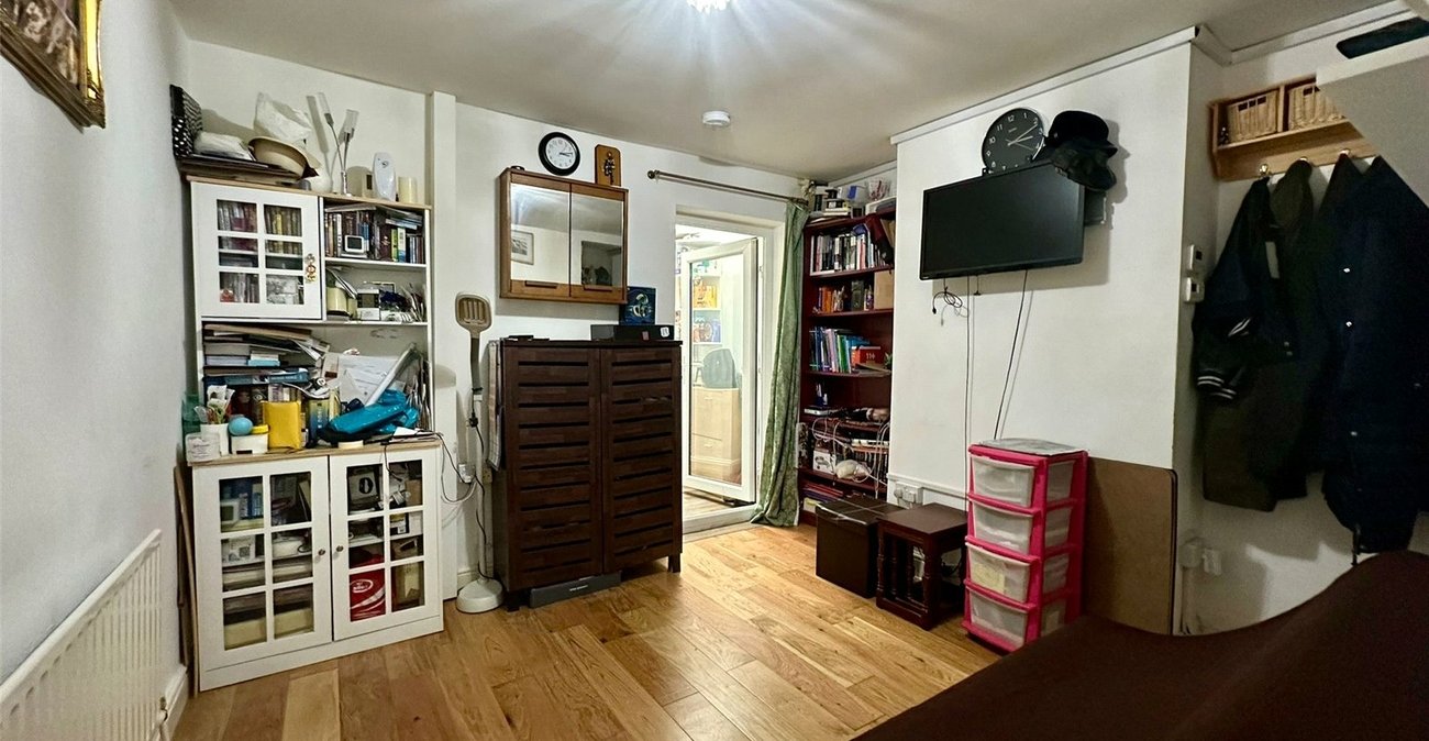 2 bedroom house for sale in Swanscombe | Robinson Jackson