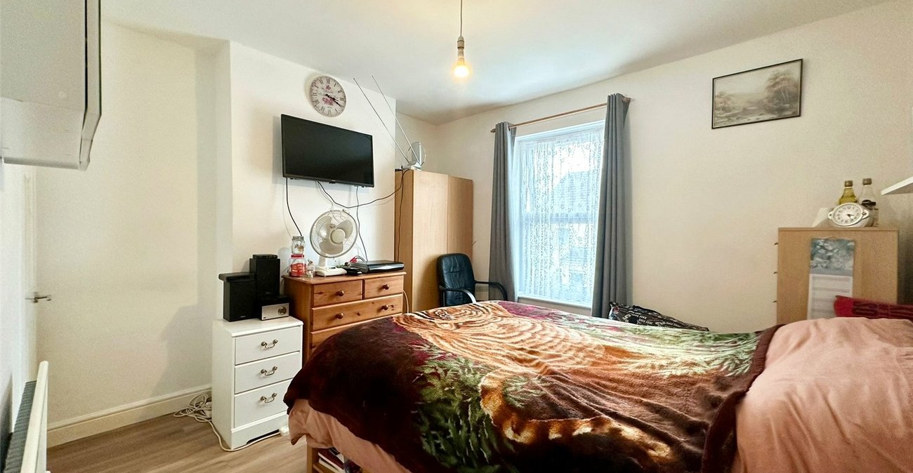 2 bedroom house for sale in Swanscombe | Robinson Jackson