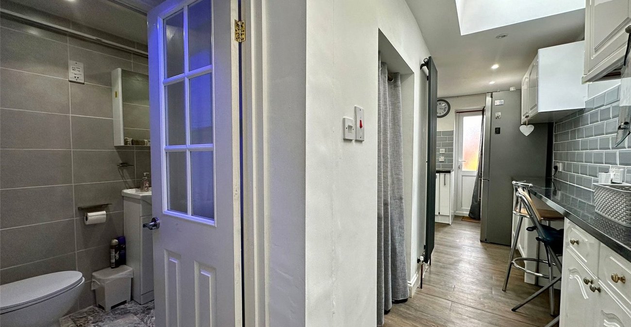 2 bedroom house for sale in Swanscombe | Robinson Jackson