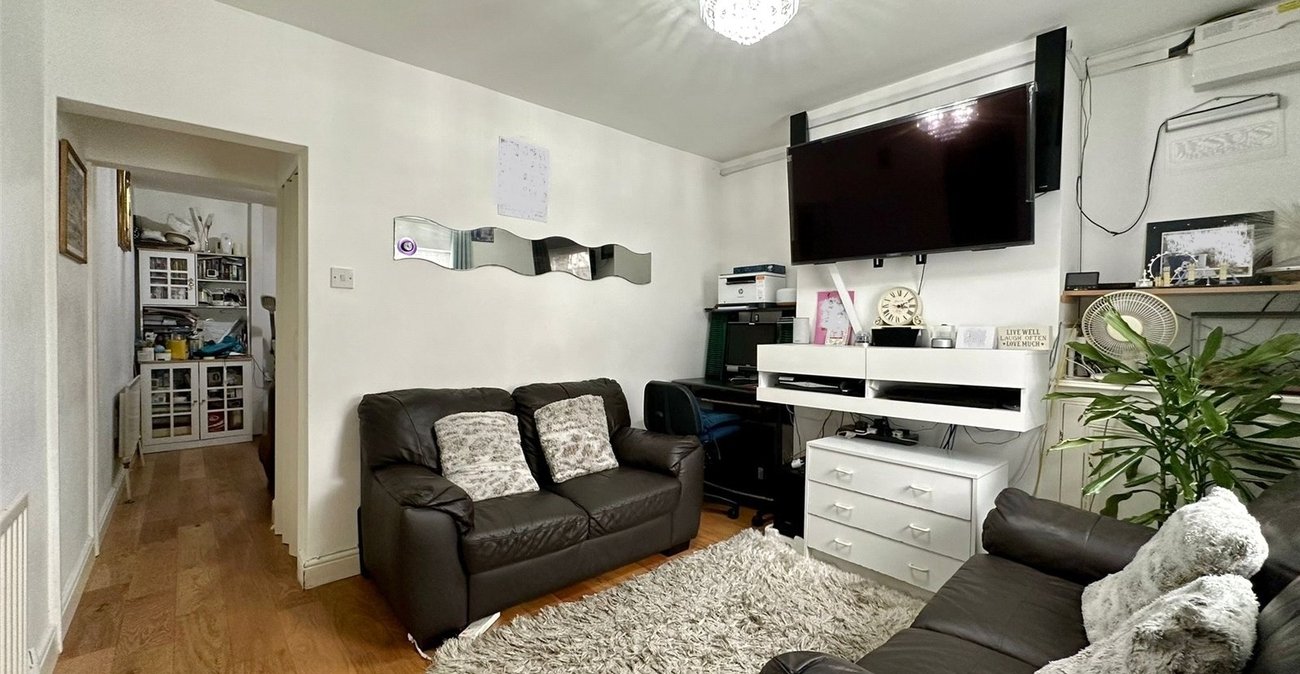 2 bedroom house for sale in Swanscombe | Robinson Jackson