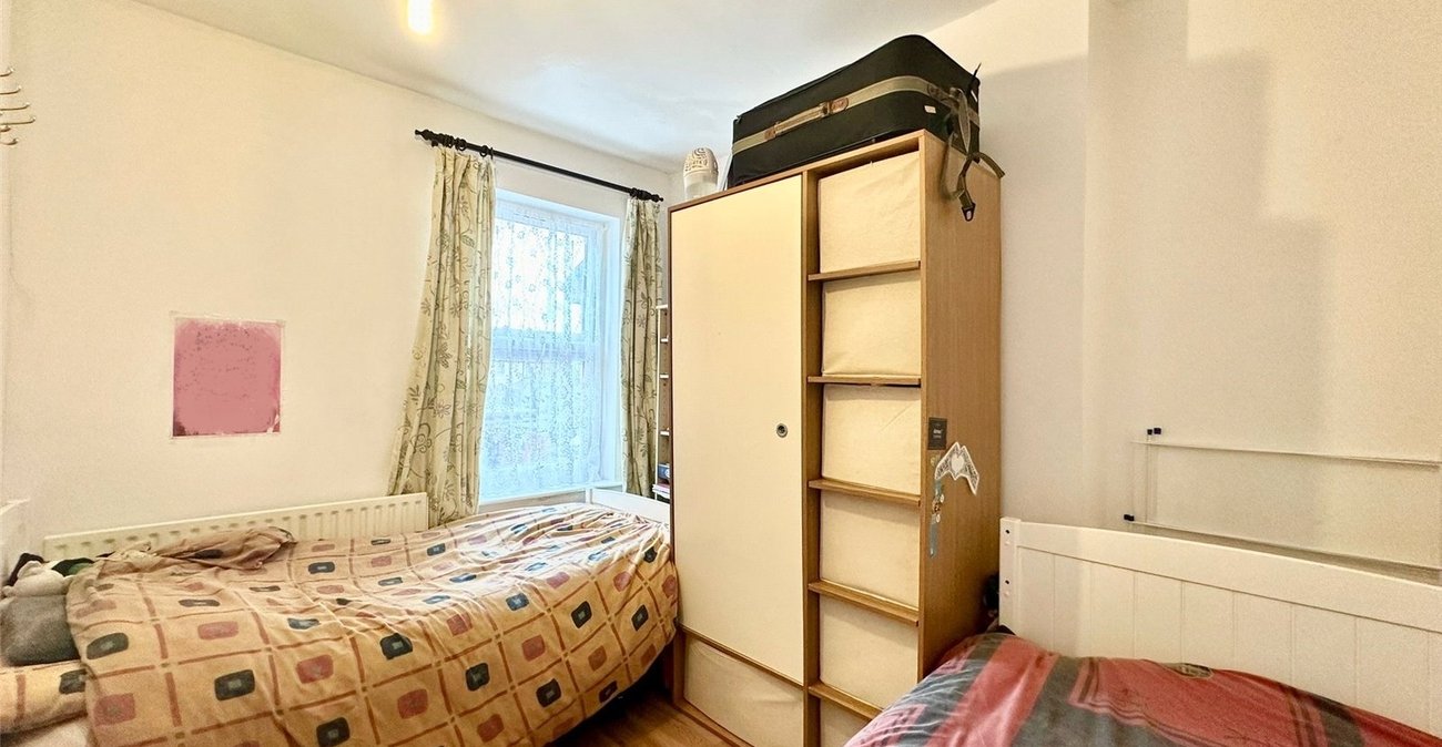 2 bedroom house for sale in Swanscombe | Robinson Jackson