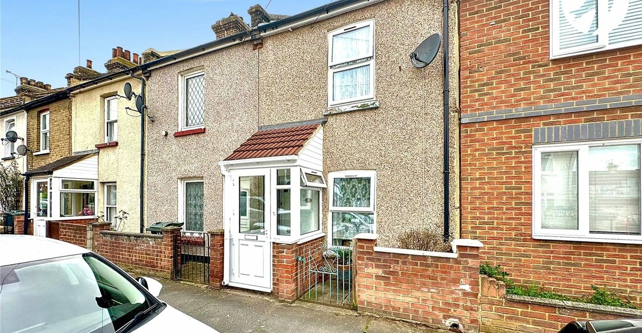 2 bedroom house for sale in Swanscombe | Robinson Jackson
