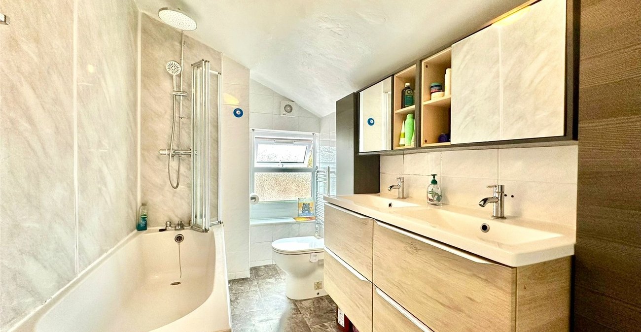 2 bedroom house for sale in Swanscombe | Robinson Jackson