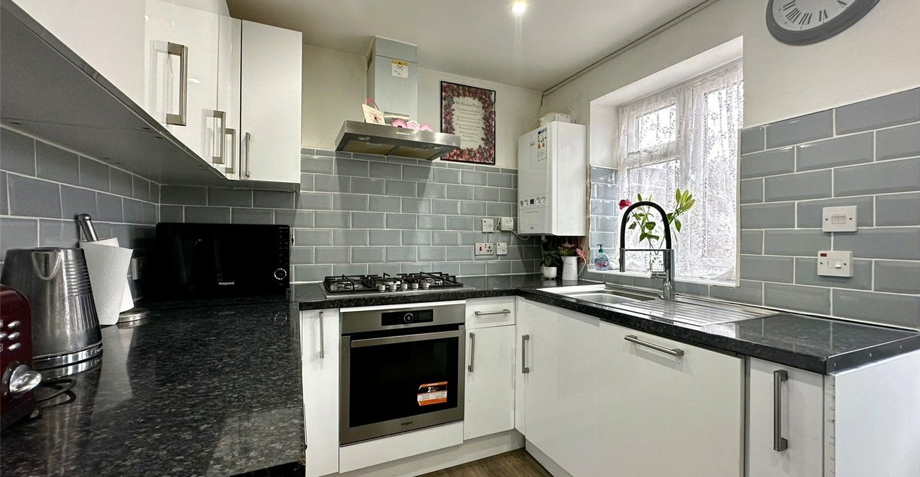2 bedroom house for sale in Swanscombe | Robinson Jackson