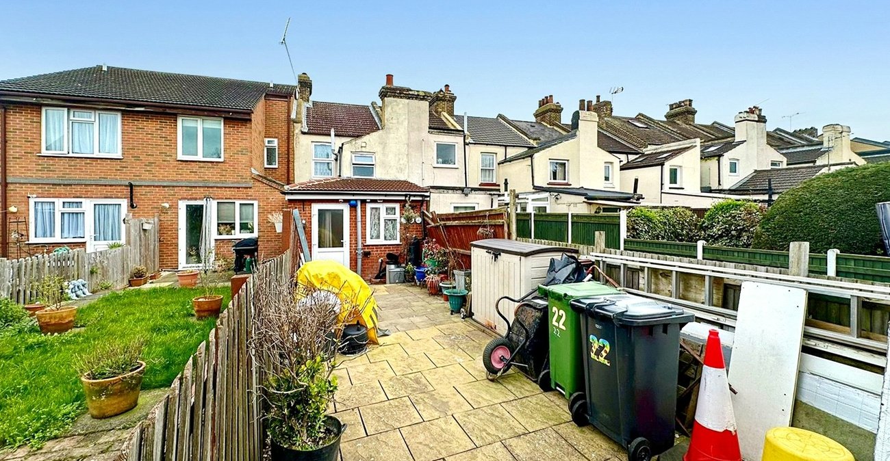 2 bedroom house for sale in Swanscombe | Robinson Jackson
