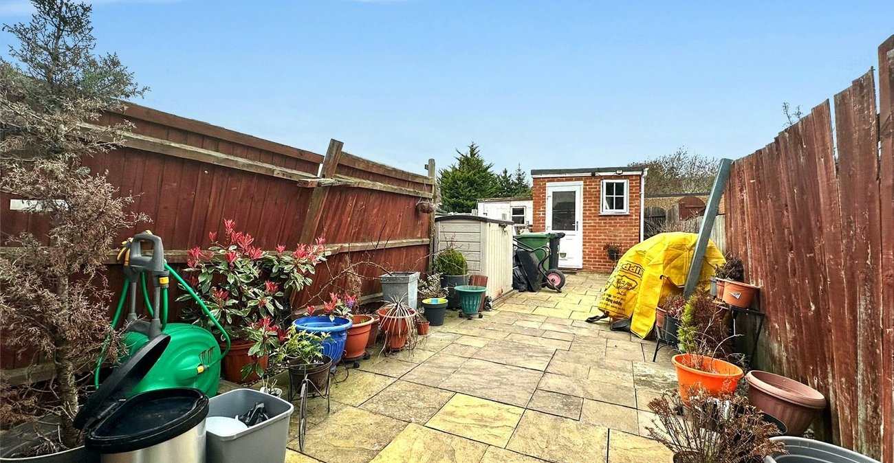2 bedroom house for sale in Swanscombe | Robinson Jackson