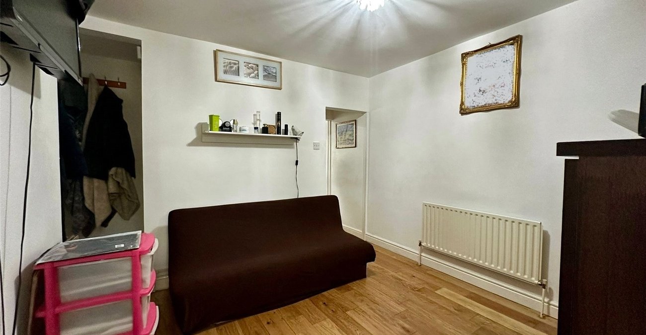 2 bedroom house for sale in Swanscombe | Robinson Jackson