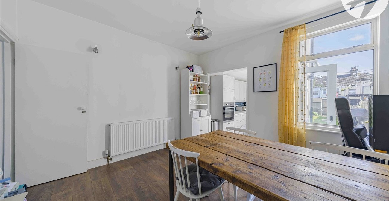 2 bedroom house for sale in Swanscombe | Robinson Jackson
