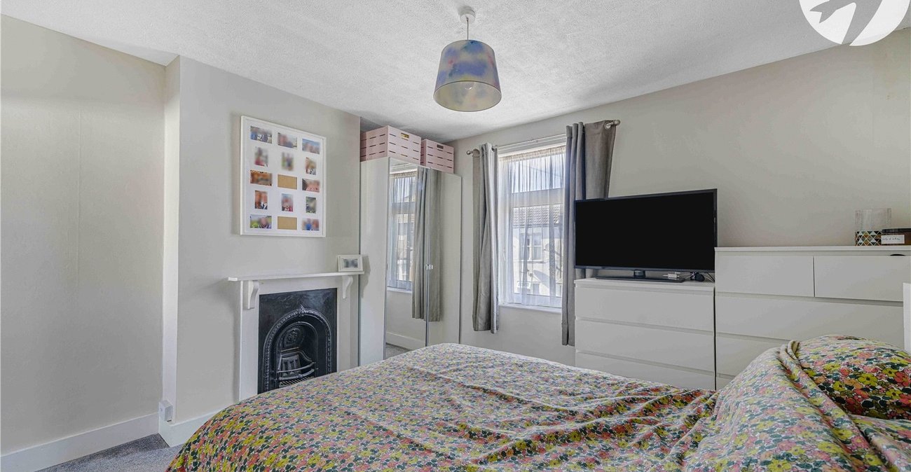 2 bedroom house for sale in Swanscombe | Robinson Jackson