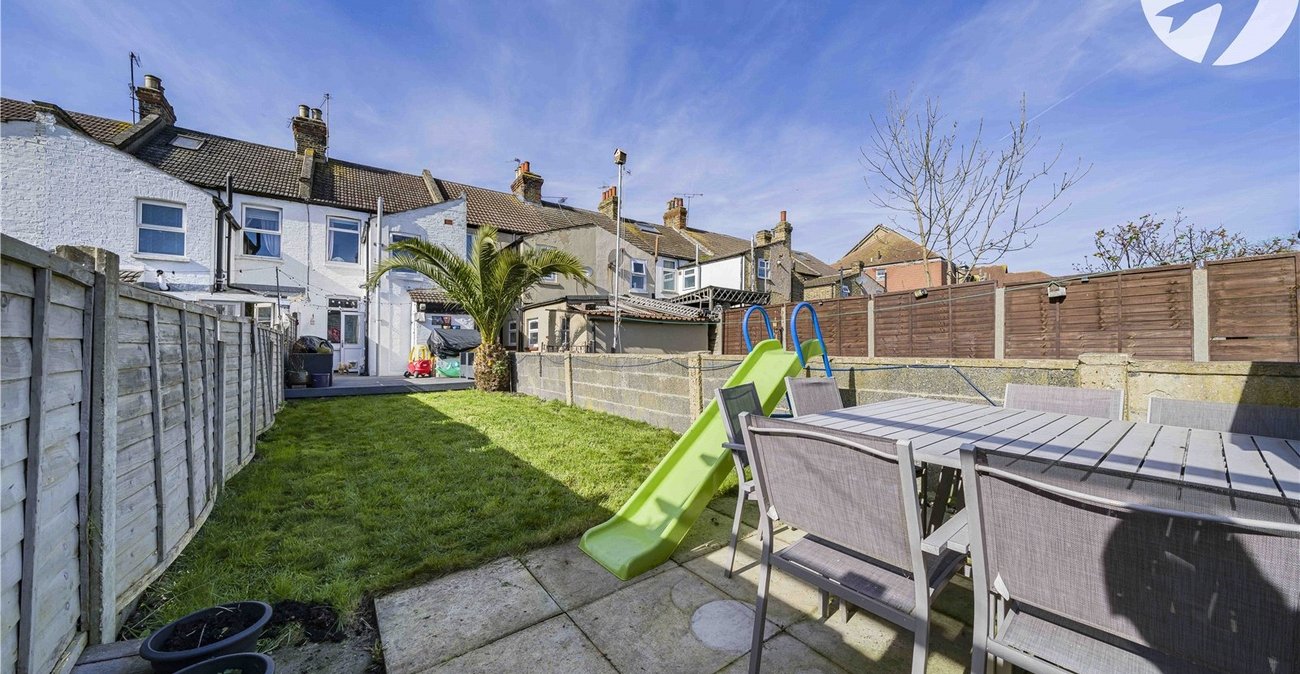 2 bedroom house for sale in Swanscombe | Robinson Jackson