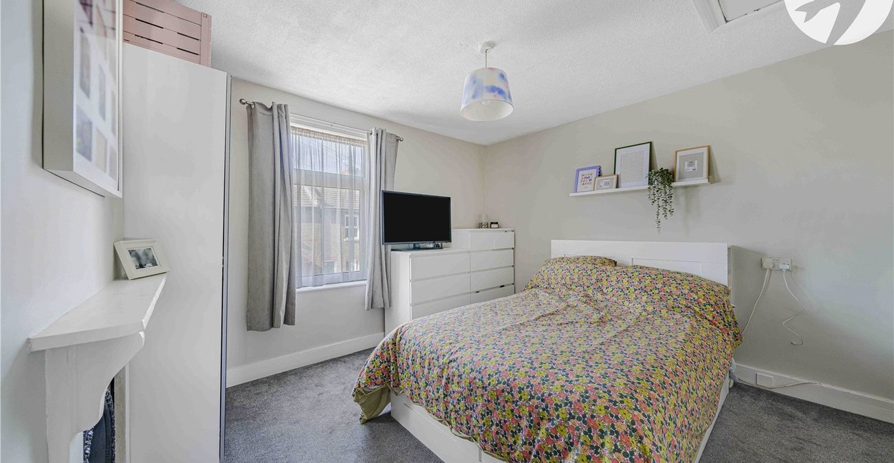 2 bedroom house for sale in Swanscombe | Robinson Jackson