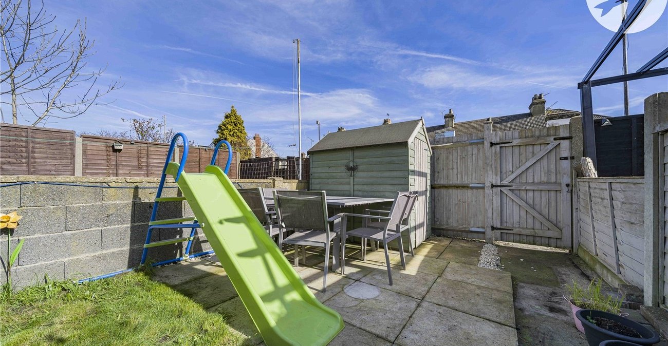 2 bedroom house for sale in Swanscombe | Robinson Jackson