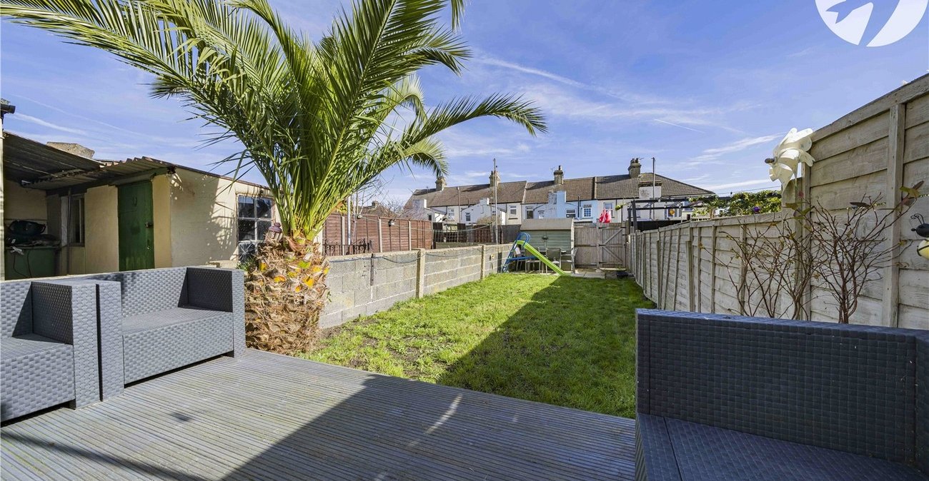 2 bedroom house for sale in Swanscombe | Robinson Jackson