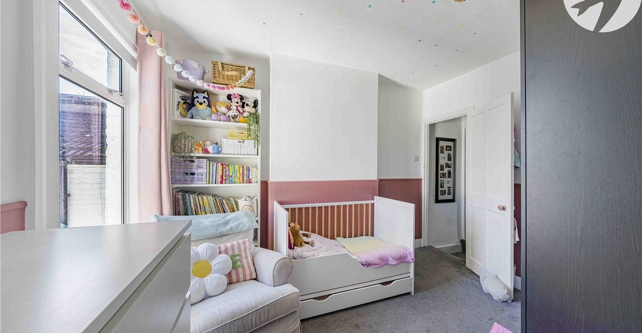 2 bedroom house for sale in Swanscombe | Robinson Jackson