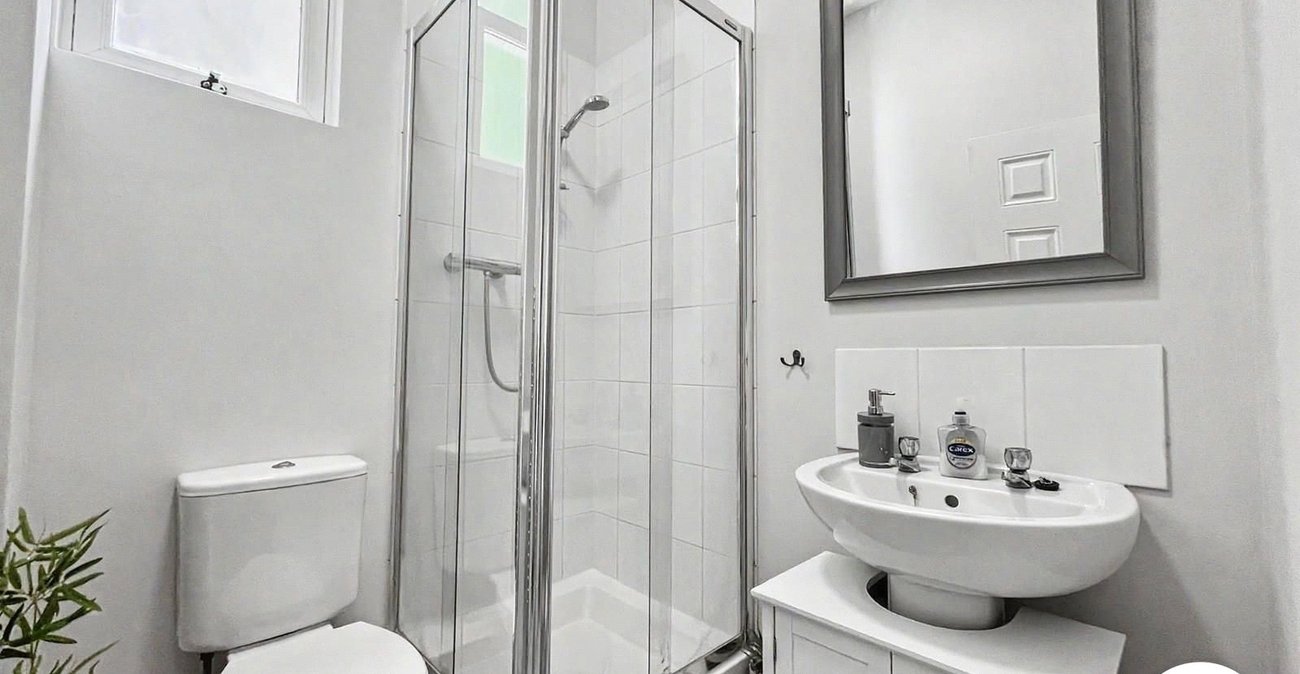 1 bedroom property for sale in Rochester | Robinson Michael & Jackson