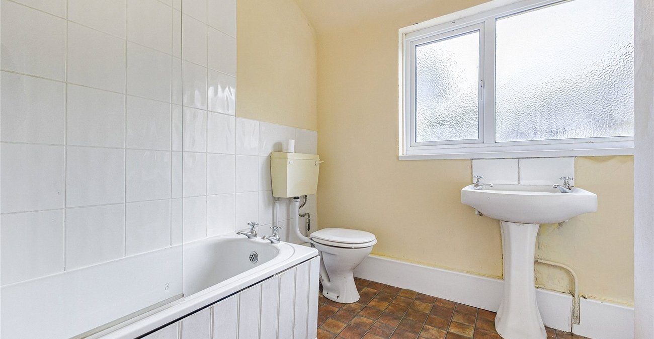 1 bedroom property for sale in Strood | Robinson Michael & Jackson
