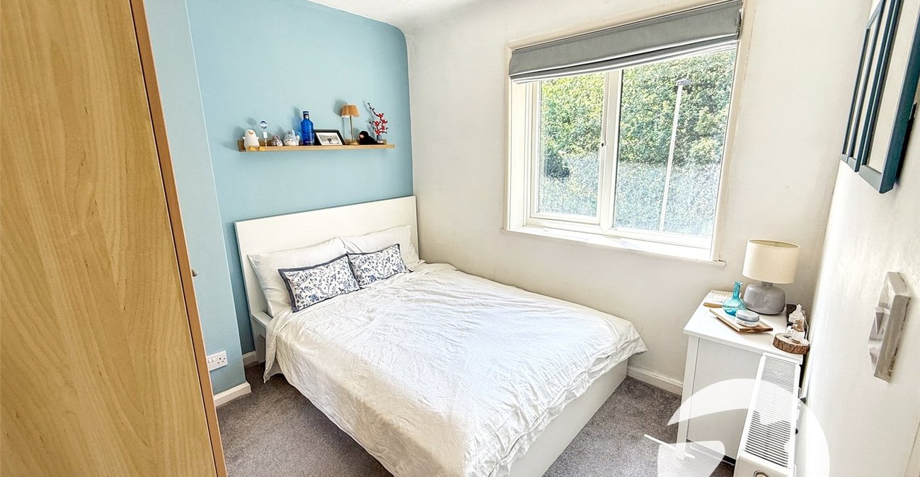 3 bedroom house for sale in London | Robinson Jackson