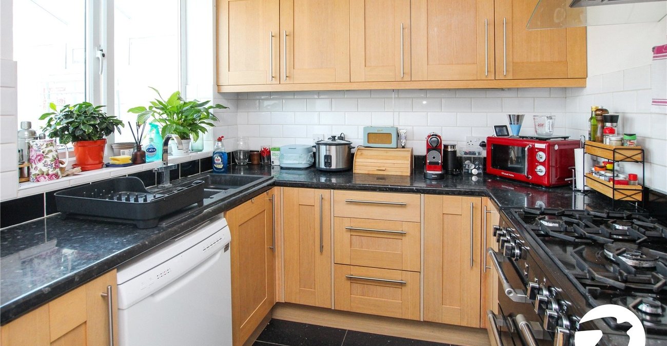 3 bedroom house for sale in London | Robinson Jackson