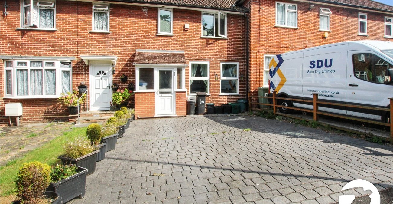 3 bedroom house for sale in London | Robinson Jackson