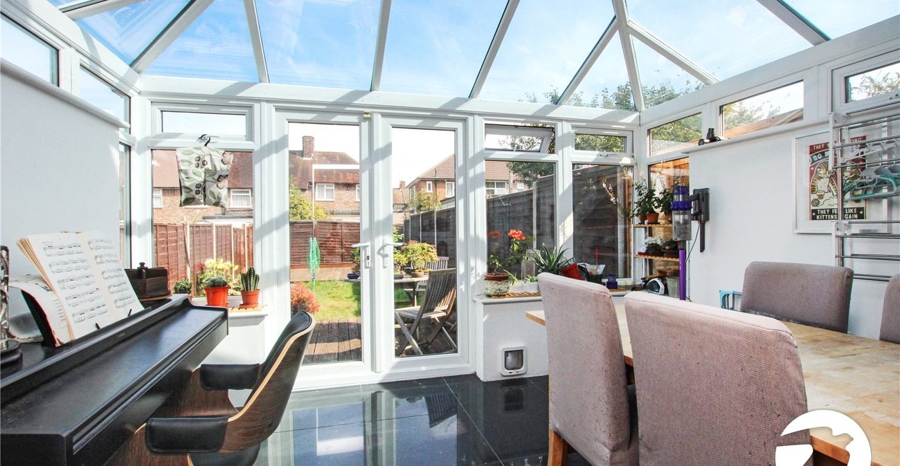 3 bedroom house for sale in London | Robinson Jackson