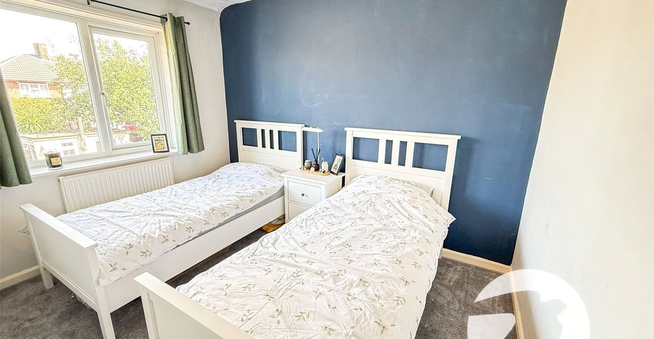 3 bedroom house for sale in London | Robinson Jackson