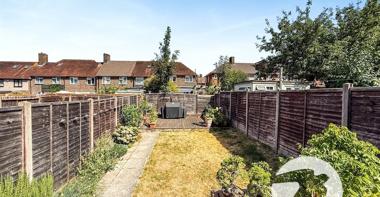 3 bedroom house for sale in London | Robinson Jackson