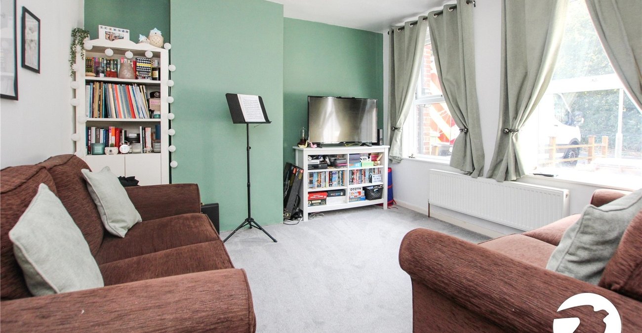 3 bedroom house for sale in London | Robinson Jackson