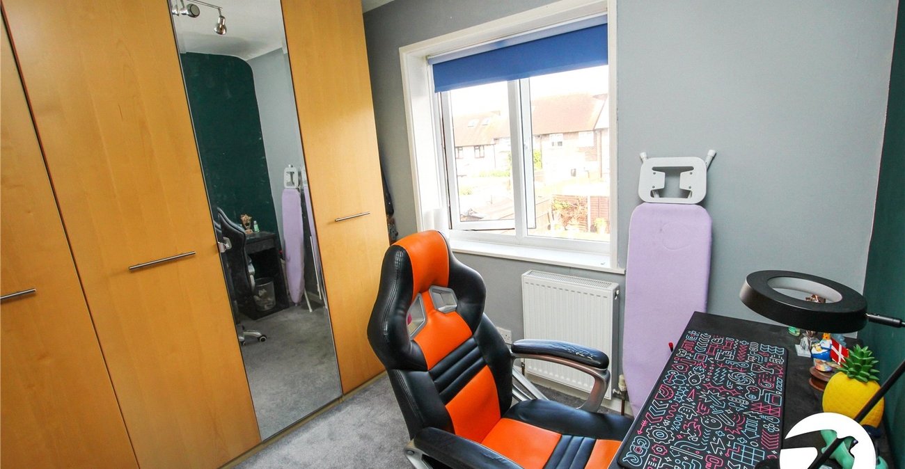 3 bedroom house for sale in London | Robinson Jackson