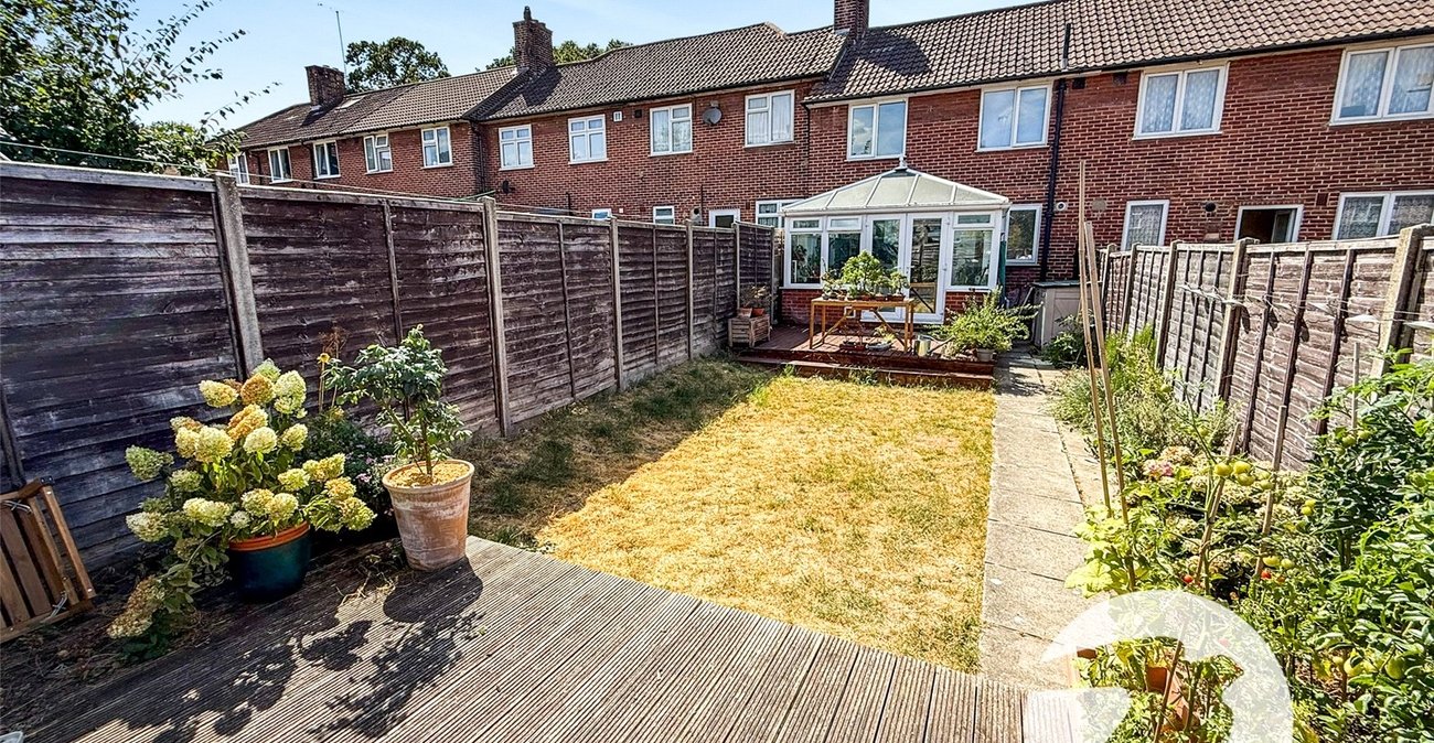3 bedroom house for sale in London | Robinson Jackson