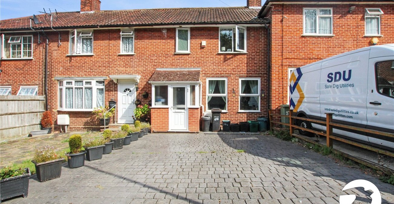 3 bedroom house for sale in London | Robinson Jackson