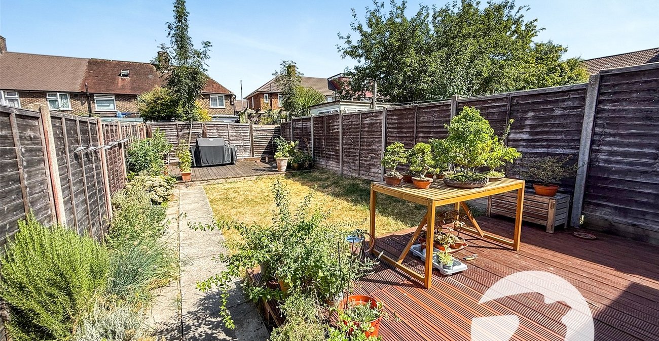 3 bedroom house for sale in London | Robinson Jackson