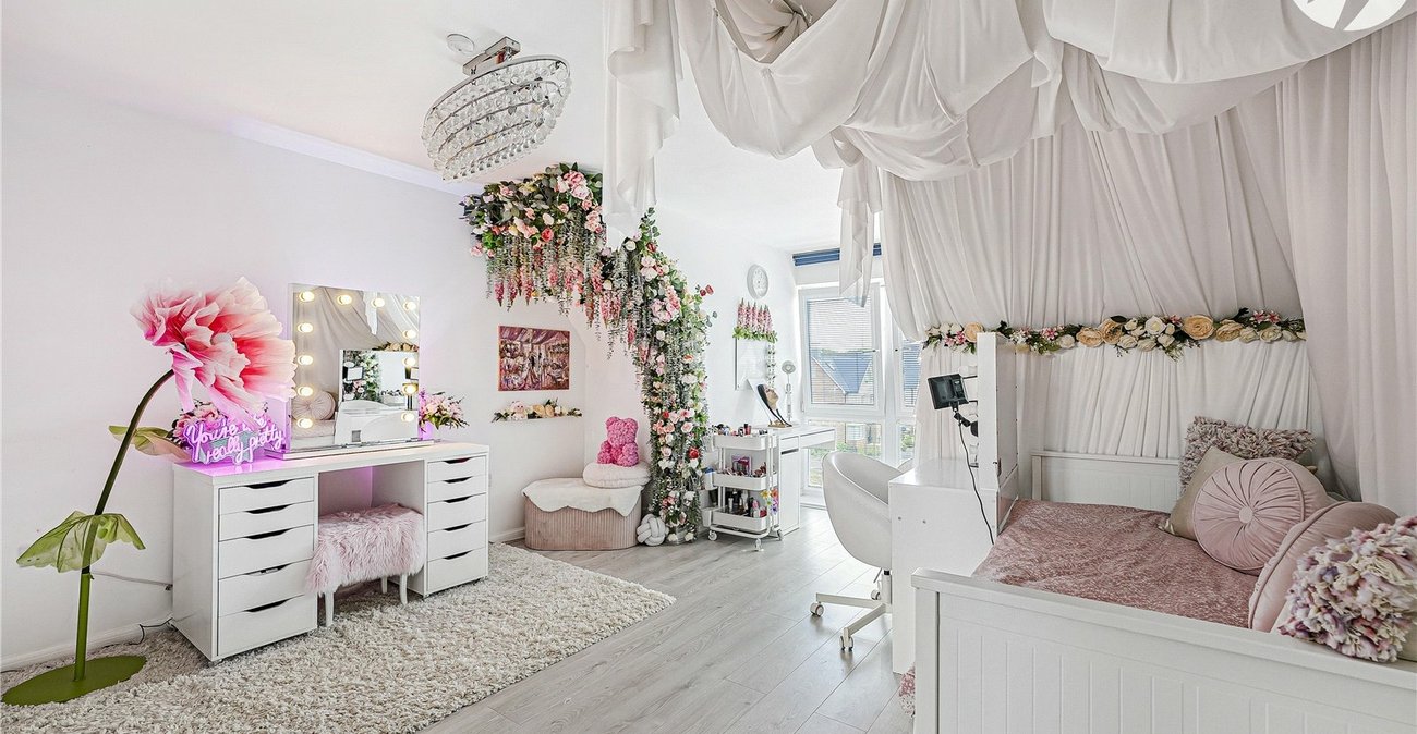 4 bedroom house for sale in Greenhithe | Robinson Jackson