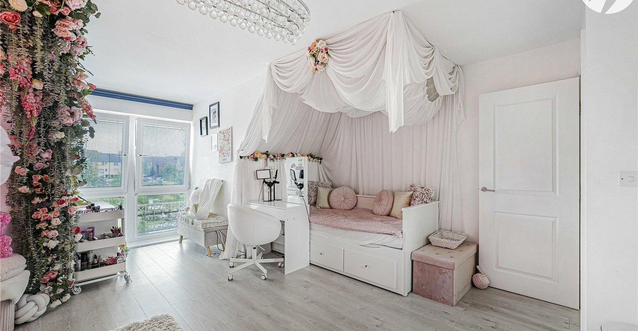 4 bedroom house for sale in Greenhithe | Robinson Jackson