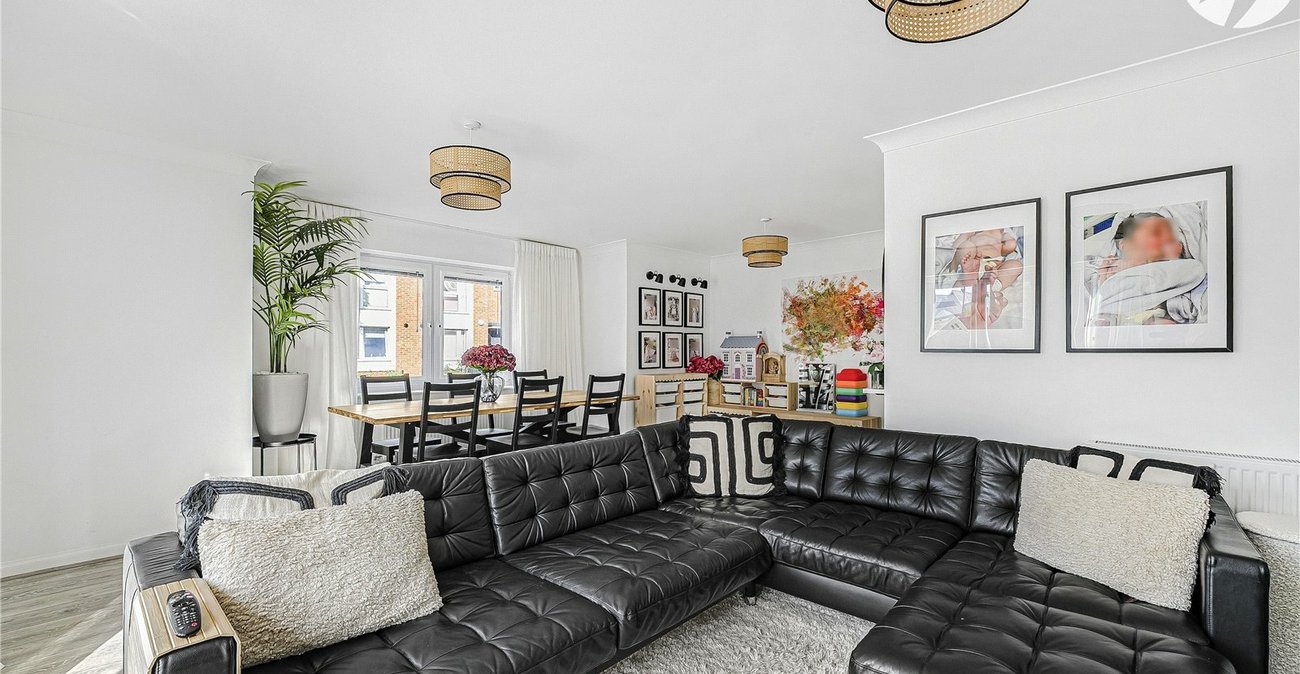 4 bedroom house for sale in Greenhithe | Robinson Jackson