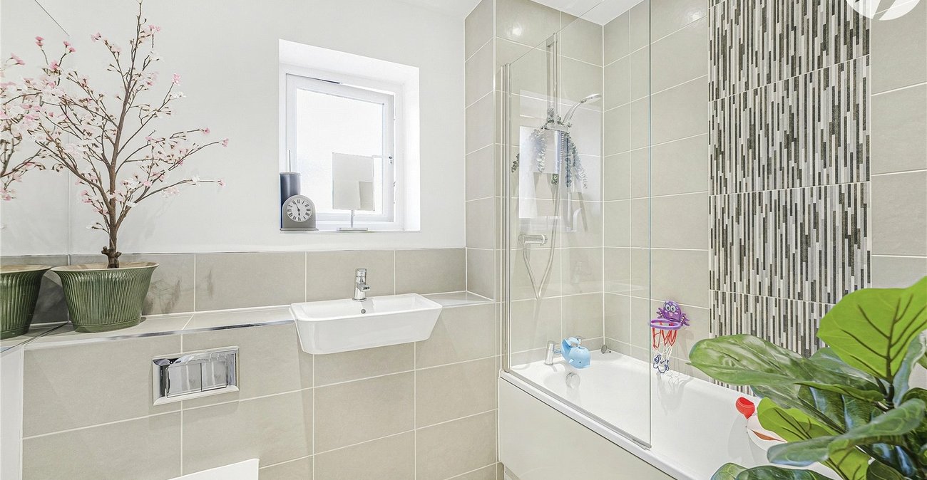 4 bedroom house for sale in Greenhithe | Robinson Jackson