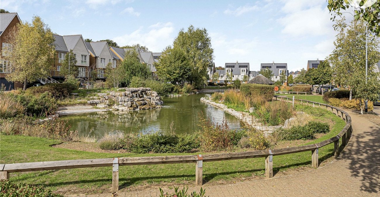 2 bedroom property for sale in Greenhithe | Robinson Jackson