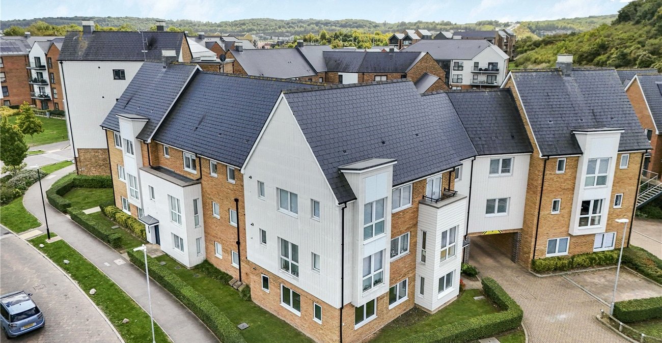 2 bedroom property for sale in Greenhithe | Robinson Jackson