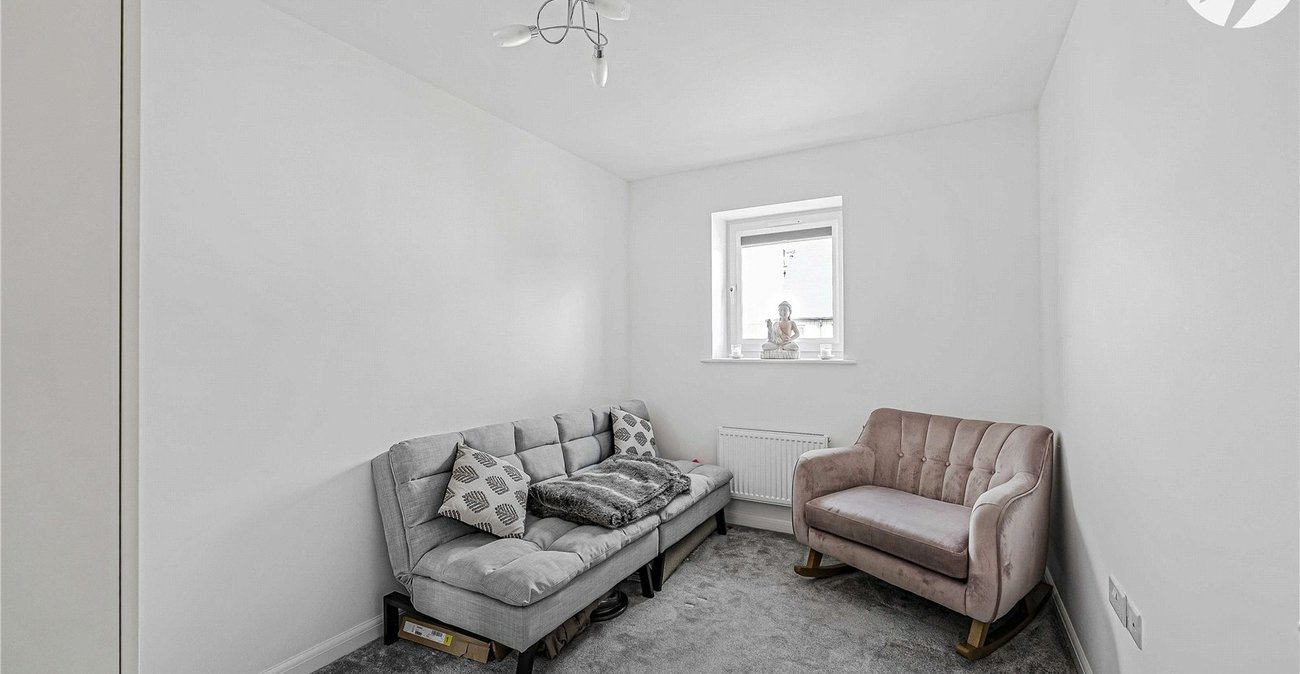 2 bedroom property for sale in Greenhithe | Robinson Jackson