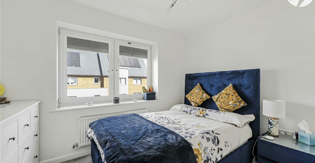 2 bedroom property for sale in Greenhithe | Robinson Jackson