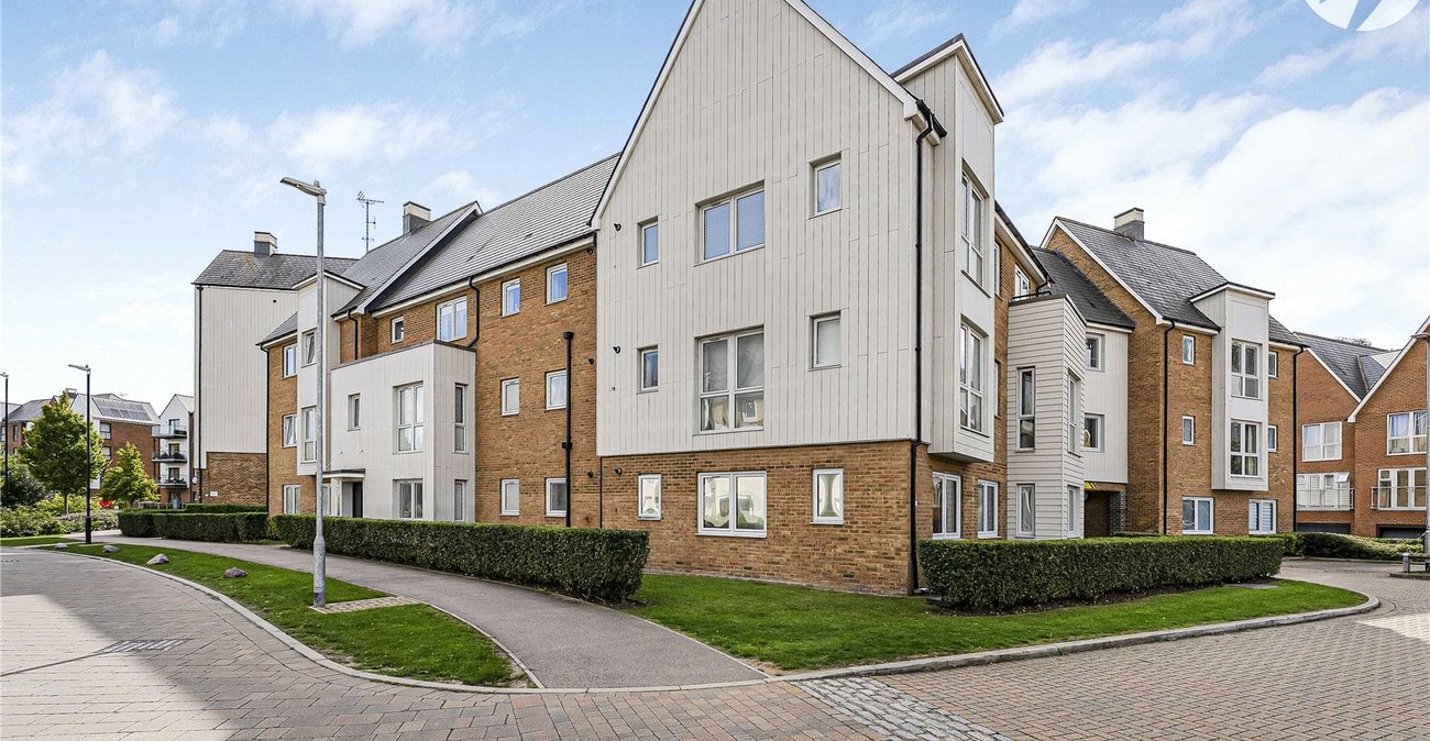 2 bedroom property for sale in Greenhithe | Robinson Jackson