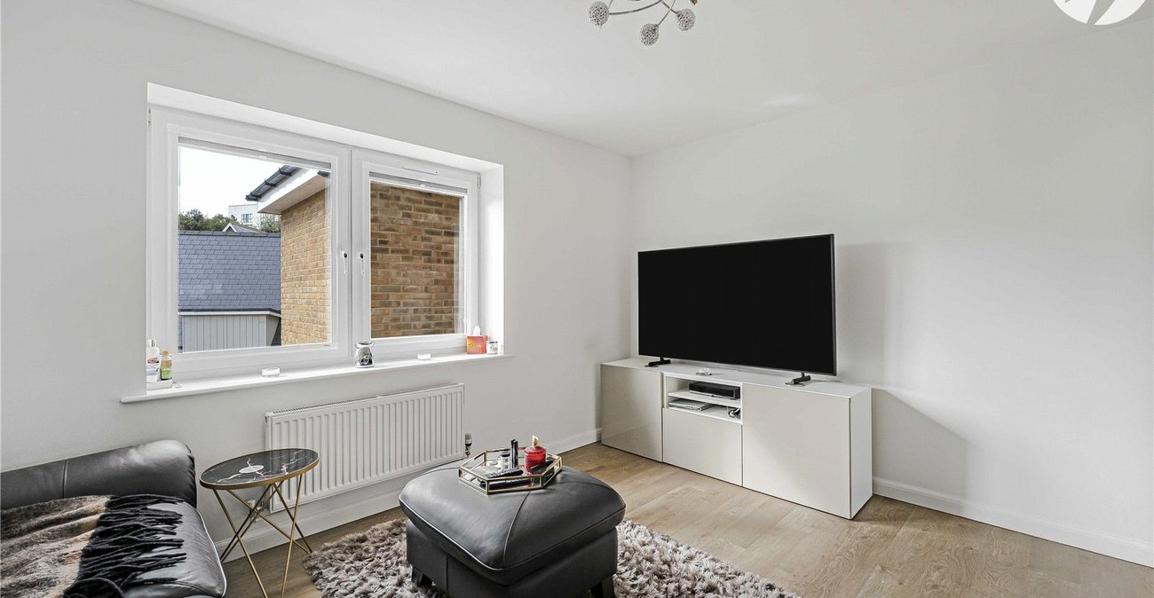 2 bedroom property for sale in Greenhithe | Robinson Jackson