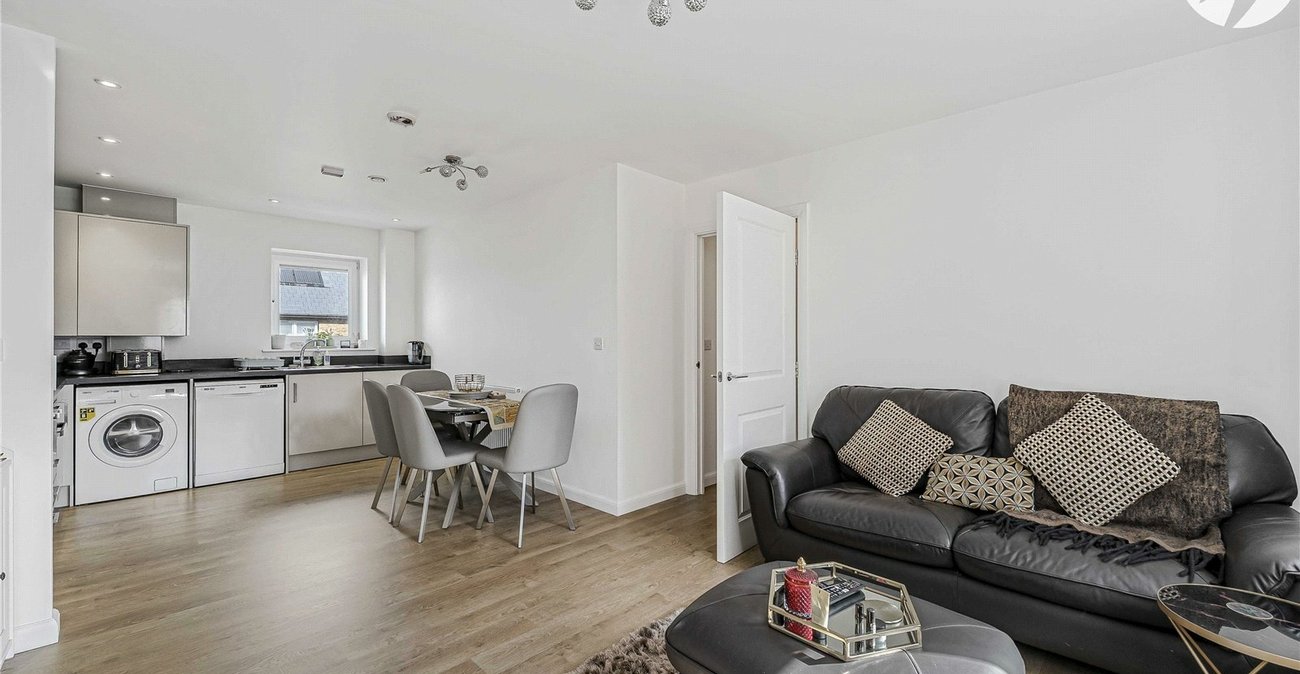 2 bedroom property for sale in Greenhithe | Robinson Jackson