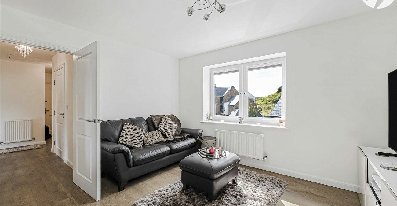 2 bedroom property for sale in Greenhithe | Robinson Jackson
