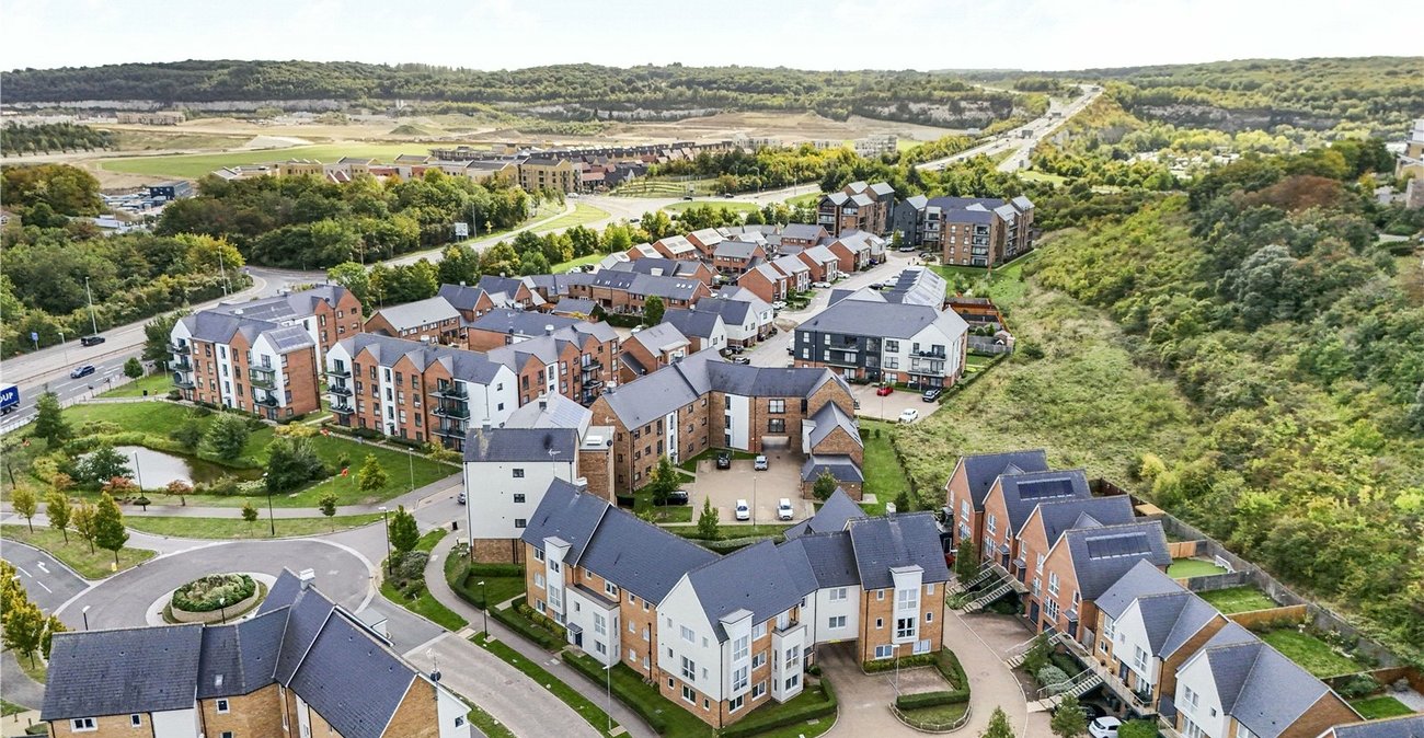 2 bedroom property for sale in Greenhithe | Robinson Jackson