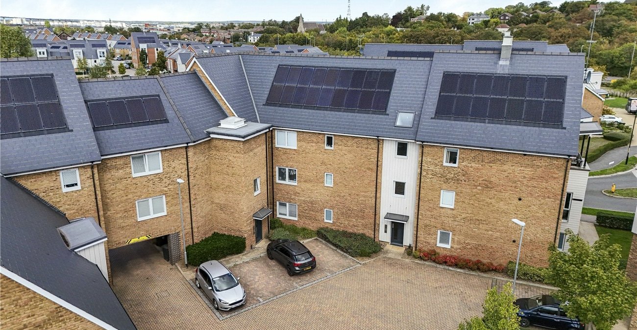 2 bedroom property for sale in Greenhithe | Robinson Jackson