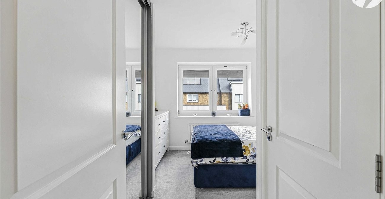 2 bedroom property for sale in Greenhithe | Robinson Jackson