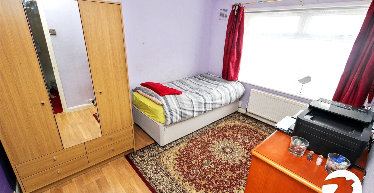 3 bedroom house for sale in London | Robinson Jackson